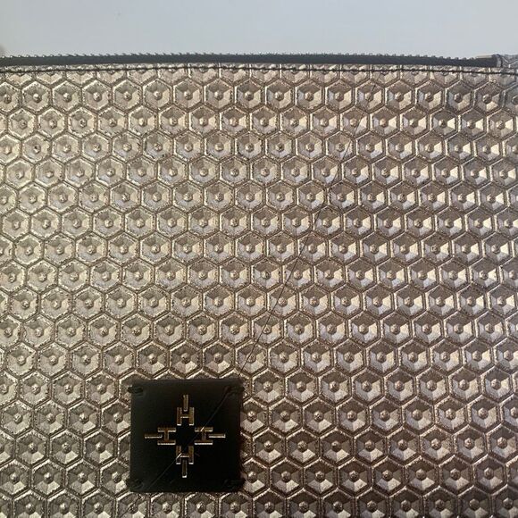 India Hicks Vintage Moonlight Wristlet - Picture 5 of 5